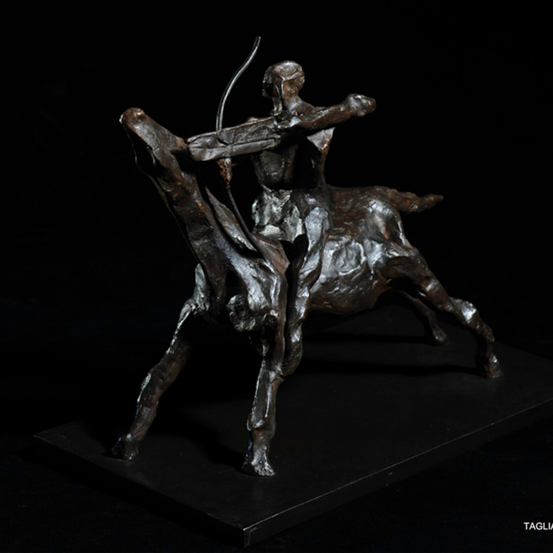 Arciere, dettaglio della scultura