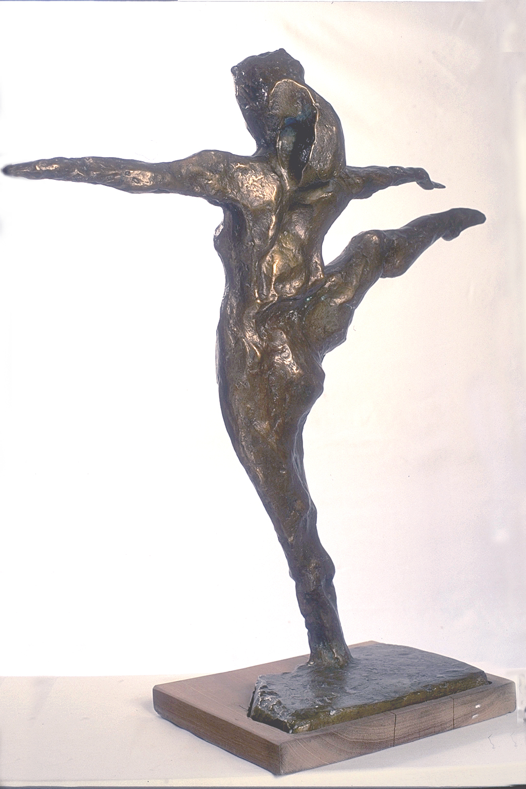 Dance, dettaglio della scultura